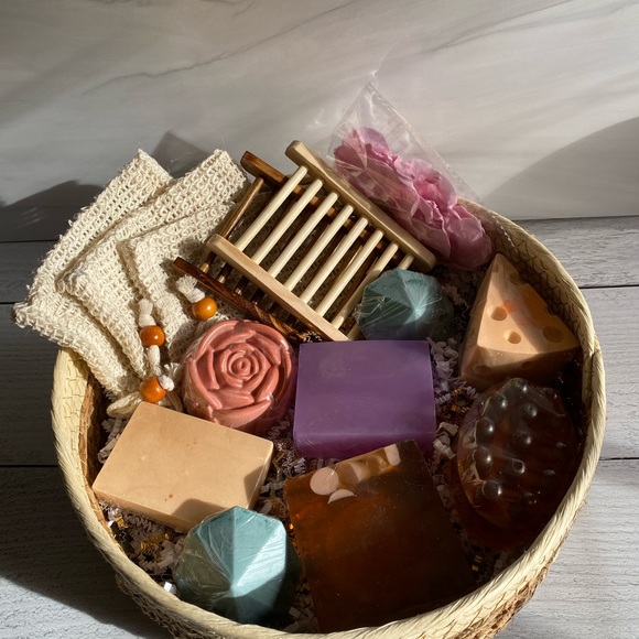 Soap Gift Basket for a Couple or Family ( PRICE IS FIRM ) Christmas gift idea! - Picture 4 of 6
